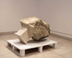SPOMENIK I Kamen 90 x 50 x 55 cm