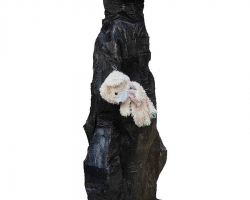 TIHA APOKALIPSA drvo i tekstil 190 x 65 x 46 cm
